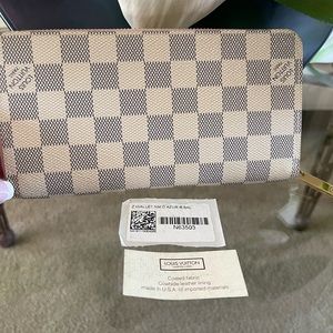 Louis Vuitton Zippy wallet.! SOLD ! SOLD ! SOLD !
